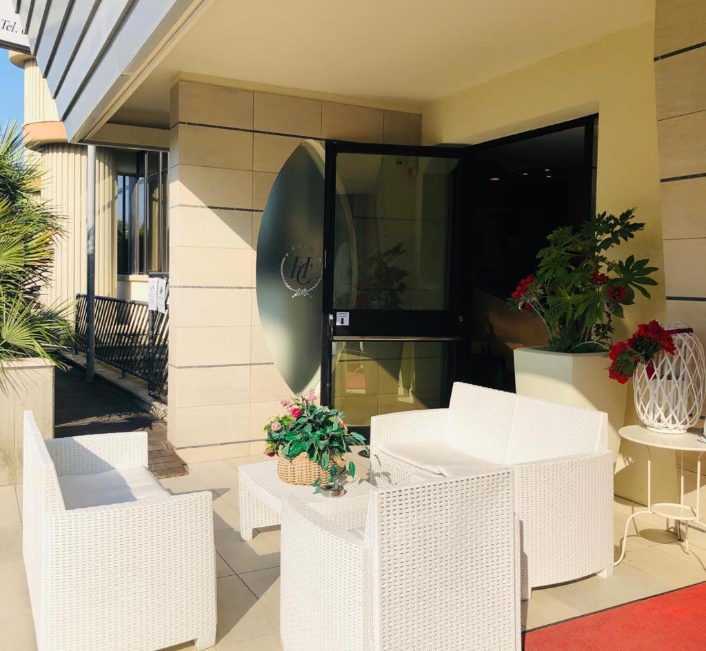 Hotel Capitol San Mauro Mare Exterior foto