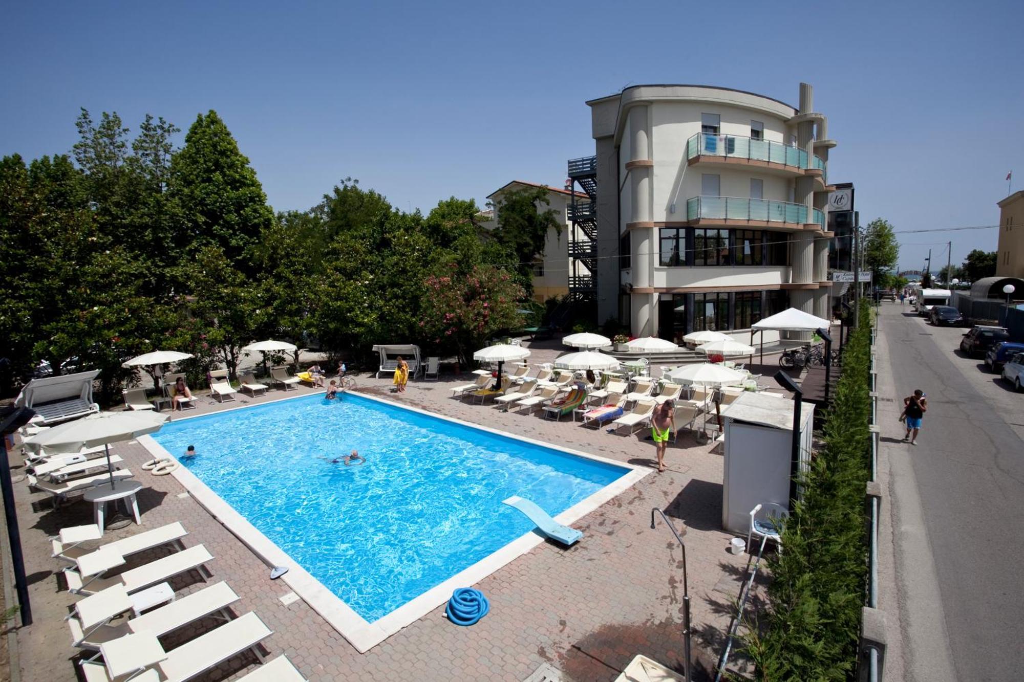Hotel Capitol San Mauro Mare Exterior foto